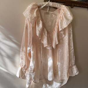 Vintage Victoria's Secret Gold Label Cream Jacquard Floral Satin Ruffle Blouse N